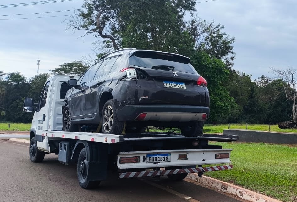 Guincho Alle Auto Socorro transportando veículo em viagem para outra cidade